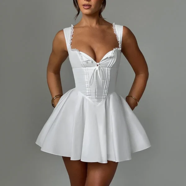 Vestido Curto de Renda, Decote V, Cintura Alta, Costas Abertas - Image 3